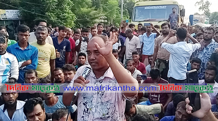 গোয়ালন্দে পৌর পার্কিং ও চাঁদা বন্ধের দাবীতে অটোরিকশা চালকদের বিক্ষোভ